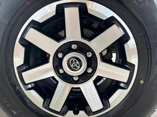 2024 Toyota 4Runner TRD Off Road