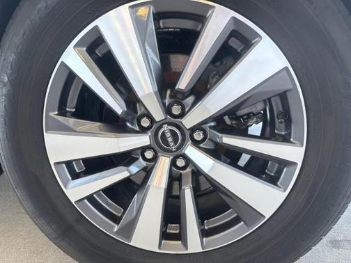 White 2023 Nissan Pathfinder SL