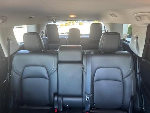 White 2023 Nissan Pathfinder SL