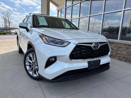 White 2023 Toyota Highlander Limited