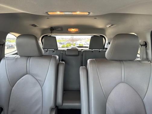 White 2023 Toyota Highlander Limited