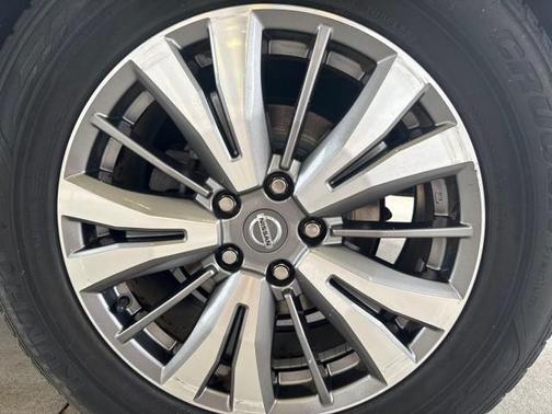 2020 Nissan Pathfinder SV