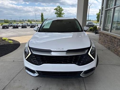 White 2023 Kia Sportage EX
