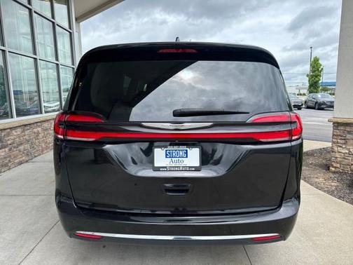 2021 Chrysler Pacifica Touring-L