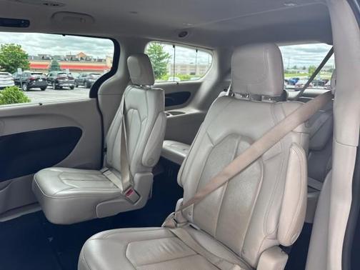 2021 Chrysler Pacifica Touring-L