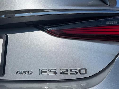 2023 Lexus ES 250 