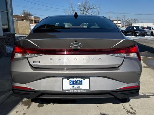 2022 Hyundai ELANTRA SEL