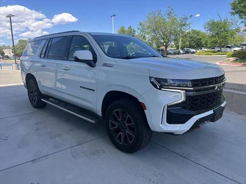 Summit White 2022 Chevrolet Suburban 4WD Z71