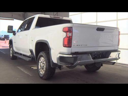 Summit White 2022 Chevrolet Silverado 2500 LT