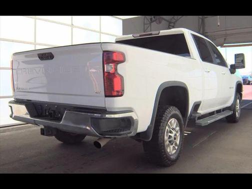 Summit White 2022 Chevrolet Silverado 2500 LT