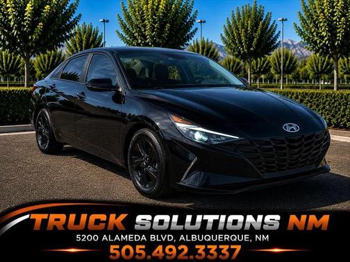Phantom Black 2022 Hyundai ELANTRA SEL Sedan
