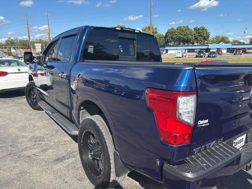 2017 Nissan Titan SL