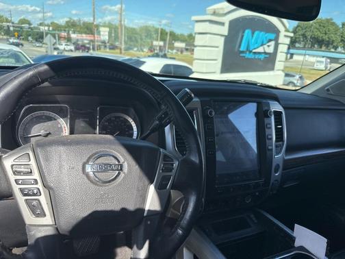 2017 Nissan Titan SL
