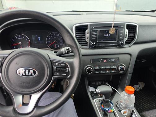 Sparkling Silver 2018 Kia Sportage LX