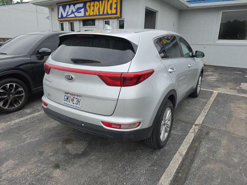 Sparkling Silver 2018 Kia Sportage LX