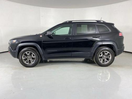 Diamond Black Crystal Pearlcoat 2019 Jeep Cherokee Trailhawk