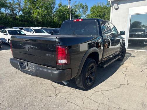 Diamond Black Crystal Pearlcoat 2022 RAM 1500 Classic Warlock Crew Cab 4x4 5'7' Box