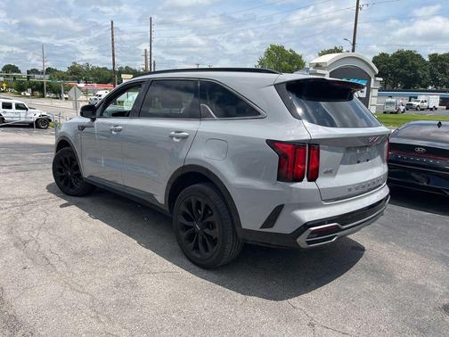 Wolf Gray 2022 Kia Sorento SX