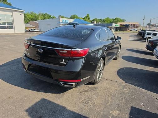 Aurora Black 2019 Kia Cadenza Technology