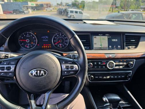 Aurora Black 2019 Kia Cadenza Technology