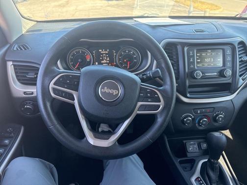 2017 Jeep Cherokee Sport