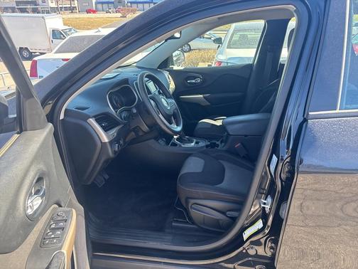 2017 Jeep Cherokee Sport