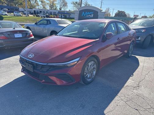 2024 Hyundai ELANTRA SEL