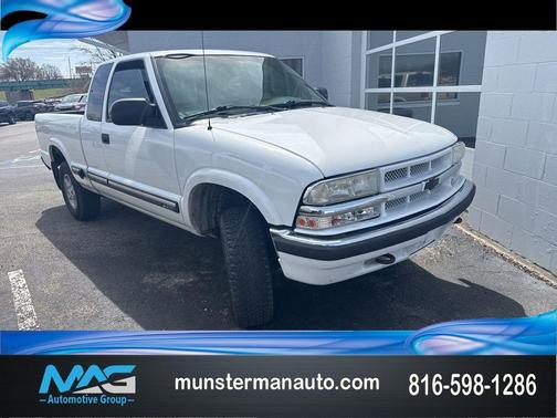 Olympic White 2003 Chevrolet S-10 Base