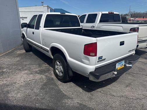 Olympic White 2003 Chevrolet S-10 Base