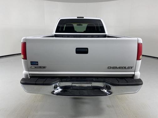 Olympic White 2003 Chevrolet S-10 Base