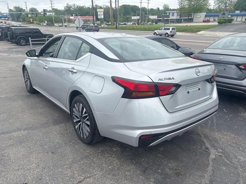 Brilliant Silver Metallic 2024 Nissan Altima 2.5 SV