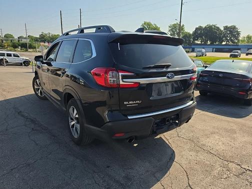 Crystal Black Silica 2023 Subaru Ascent Premium 7-Passenger