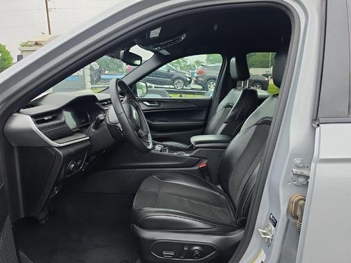 Silver Zynith 2024 Jeep Grand Cherokee Altitude