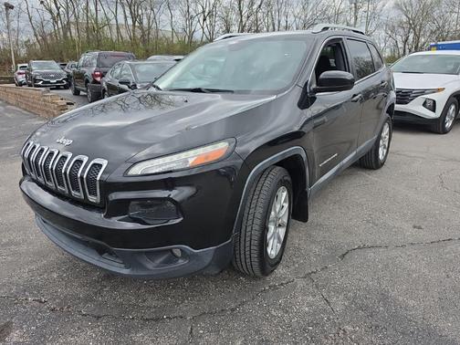 Brilliant Black Crystal Pearlcoat 2015 Jeep Cherokee Latitude