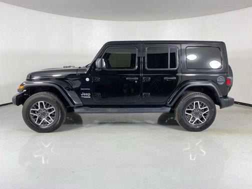 Black Clearcoat 2020 Jeep Wrangler Unlimited Sahara