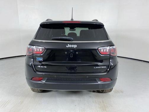 Diamond Black Crystal Pearlcoat 2022 Jeep Compass Limited