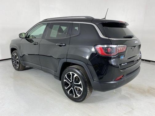 Diamond Black Crystal Pearlcoat 2022 Jeep Compass Limited