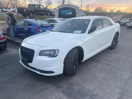 2023 Chrysler 300 Touring