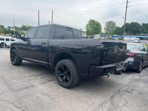 Brilliant Black Crystal Pearlcoat 2017 RAM 1500 Sport