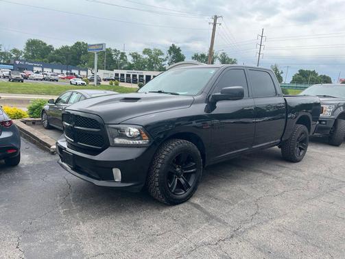 Brilliant Black Crystal Pearlcoat 2017 RAM 1500 Sport