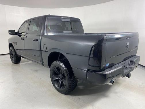 Brilliant Black Crystal Pearlcoat 2017 RAM 1500 Sport