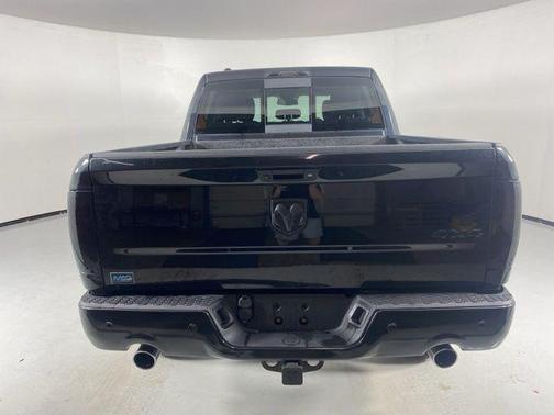Brilliant Black Crystal Pearlcoat 2017 RAM 1500 Sport