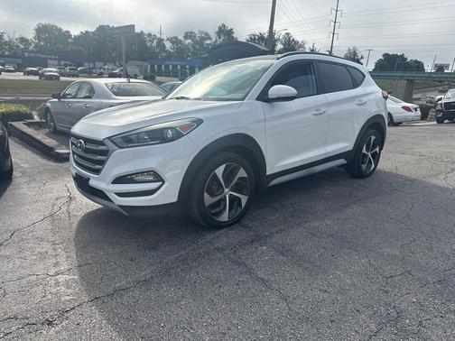 Dazzling White 2018 Hyundai TUCSON Value