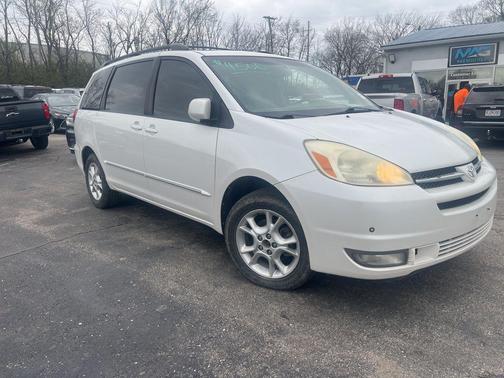Natural White 2004 Toyota Sienna XLE