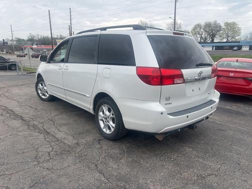 Natural White 2004 Toyota Sienna XLE