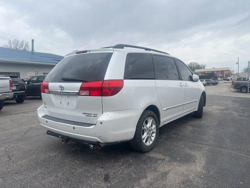 Natural White 2004 Toyota Sienna XLE