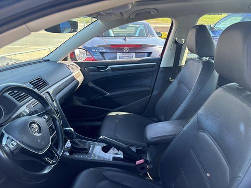 2018 Volkswagen Passat 2.0T SE