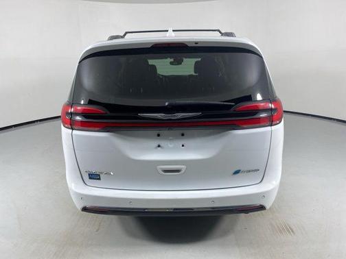 Bright White Clearcoat 2021 Chrysler Pacifica Hybrid Limited