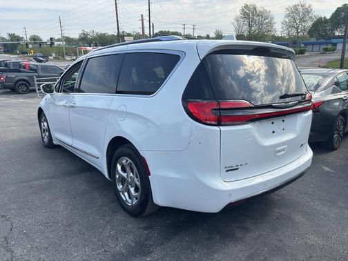 Bright White Clearcoat 2021 Chrysler Pacifica Hybrid Limited