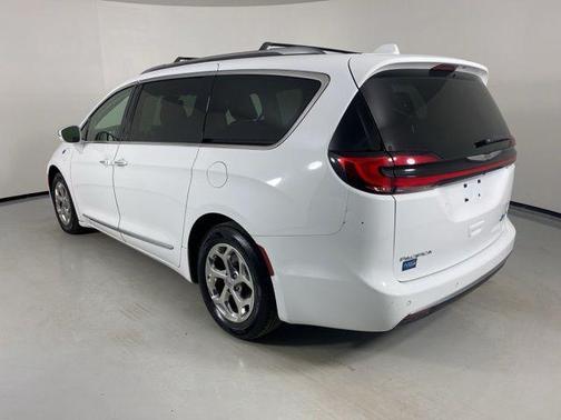 Bright White Clearcoat 2021 Chrysler Pacifica Hybrid Limited